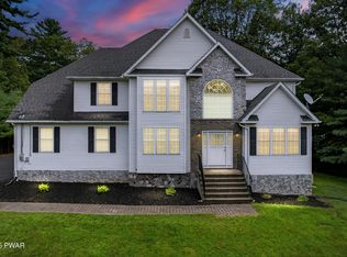 186 Oak Ridge Dr, Milford, PA 18337