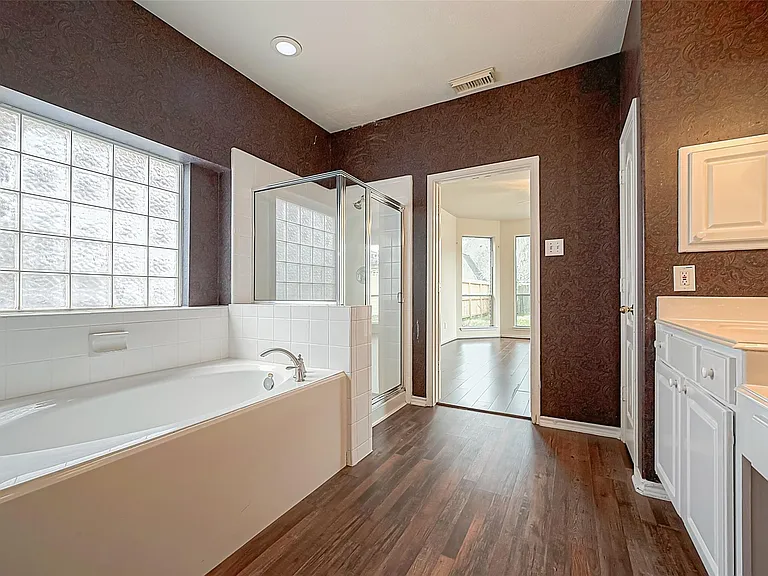 2422 Leanett Way — Photo 29