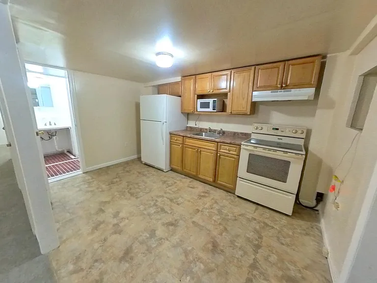 Kitchen - empty