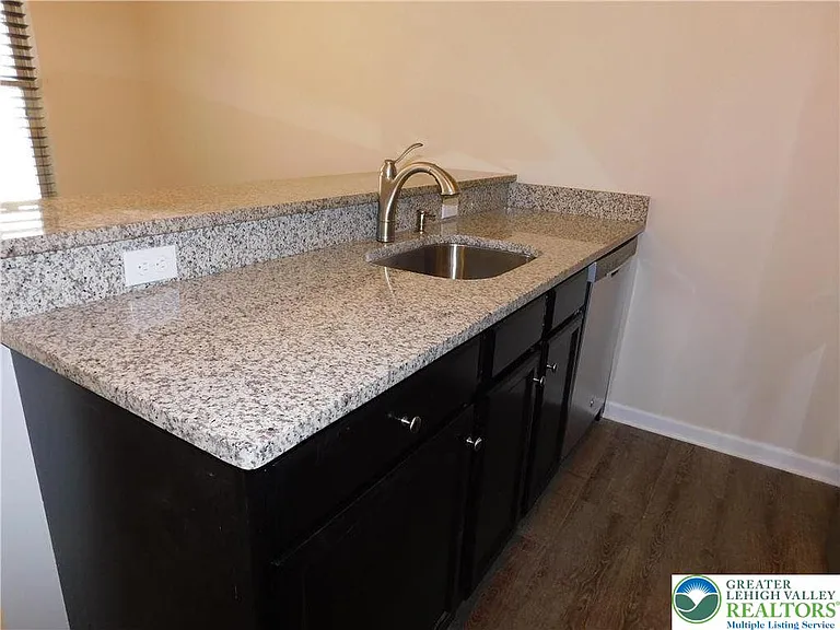 639 Linden St — Photo 4
