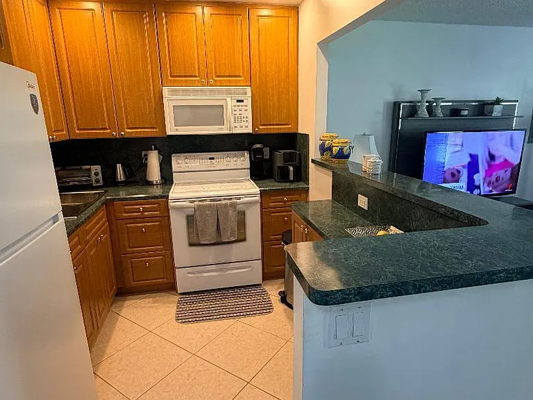 638 Snug Harbor Dr #E4 — Photo 24