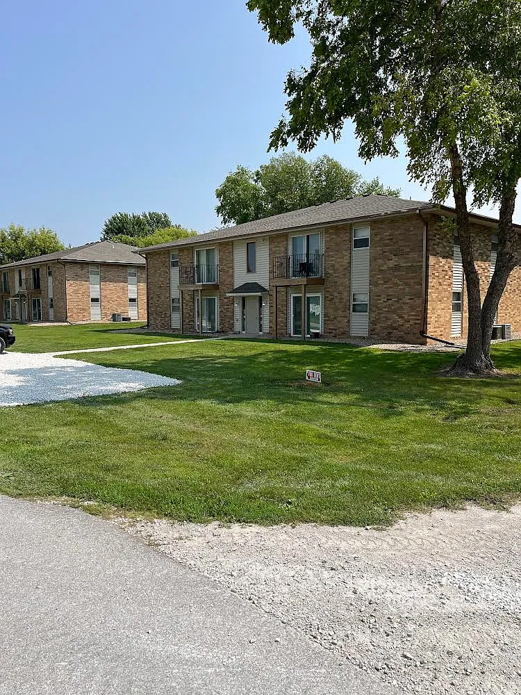 2 bed, 3000 sqft, $700 — Photo 1