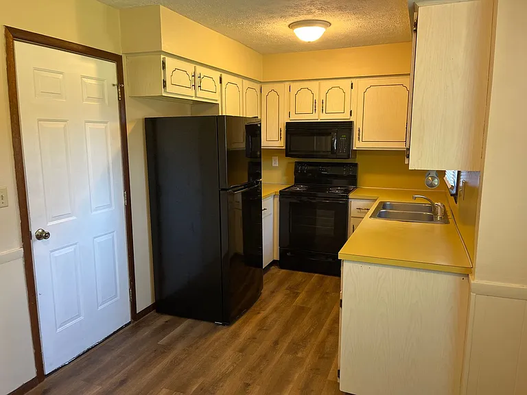 2935 S Roanoke Ave — Photo 3