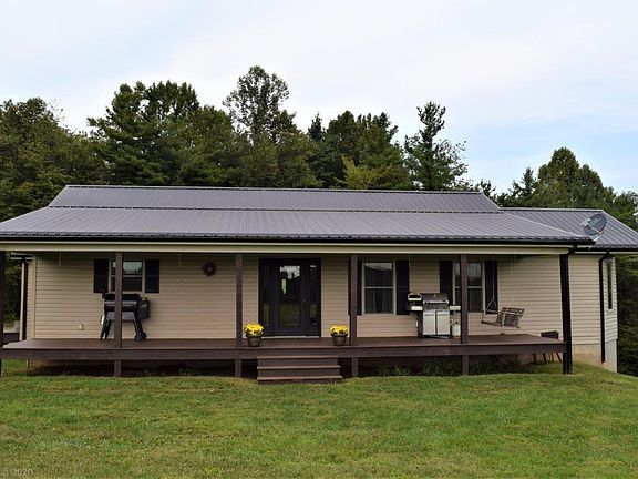 3rd image of 323 Hope Rd SE