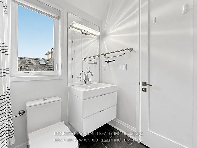 220 Roe Ave — Photo 17