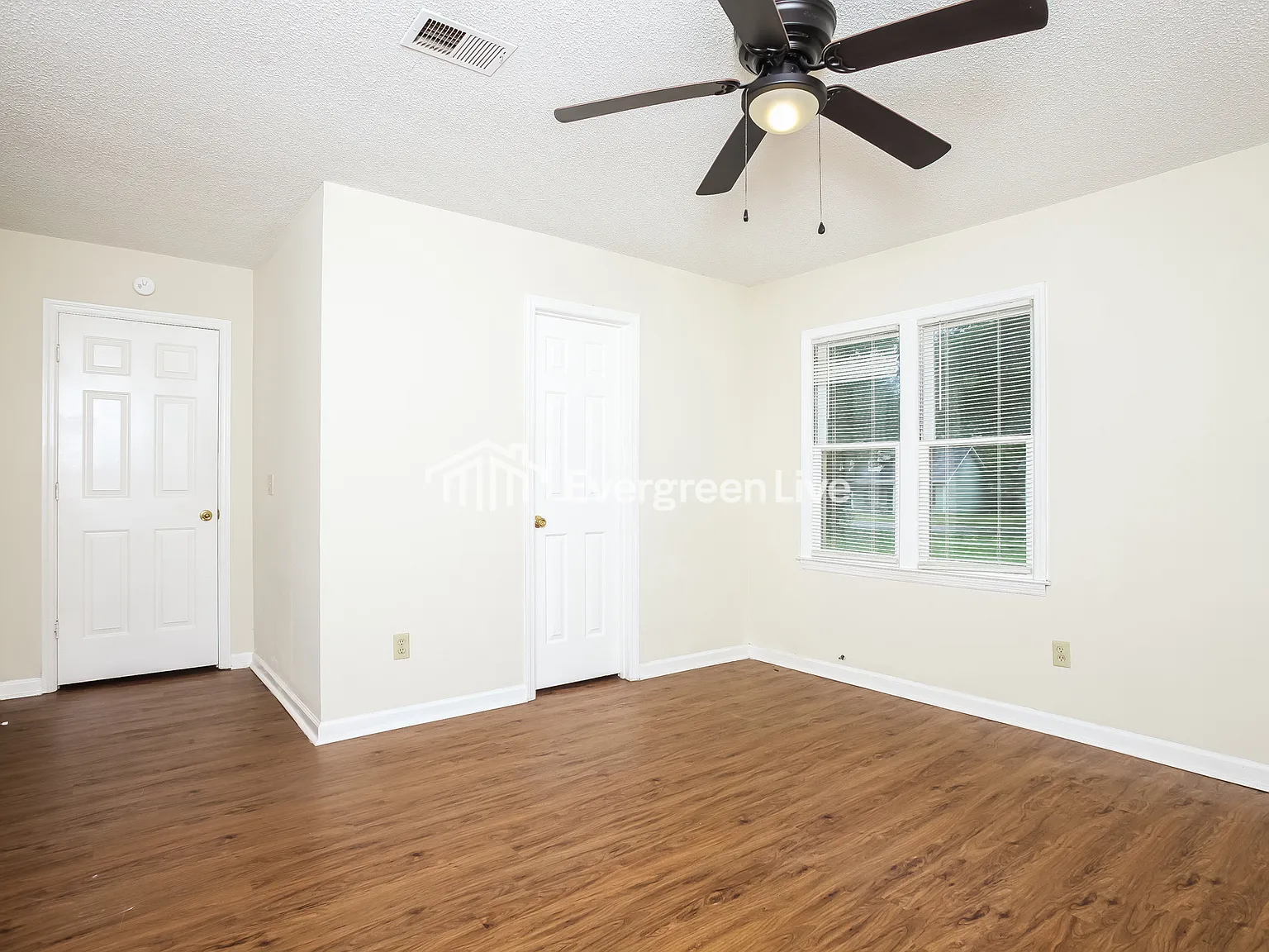 3 bed, 2.0 bath, 1316 sqft, $1,495 — Photo 2
