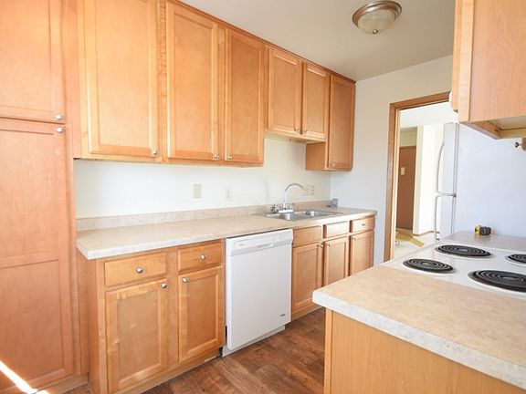 3rd image of 529 Cleveland Ave S APT 4