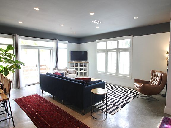 4th image of 76 De Haven St