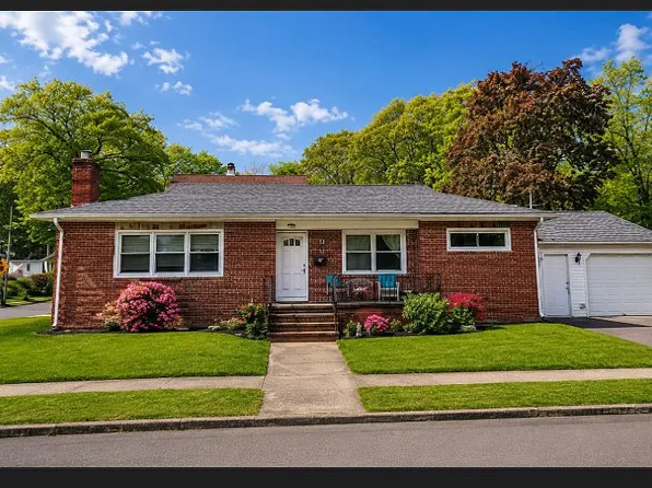 108 Lee St, West Haven, CT 06516