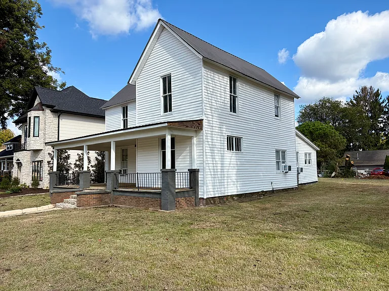 176 Main St — Photo 2