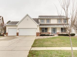 7 Waterside Cir, Bloomington, IL