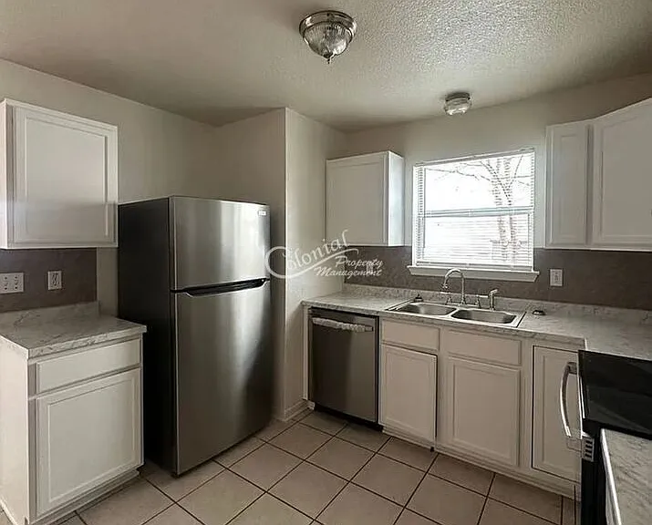 2806 Leroy Cir #B — Photo 5