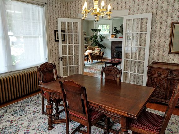 Light-filled dining room