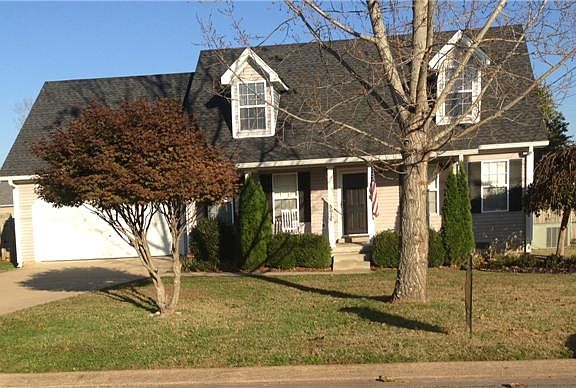 2nd image of 3014 Henderson Ln