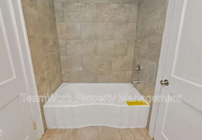 3530 Admiral Dr — Photo 11
