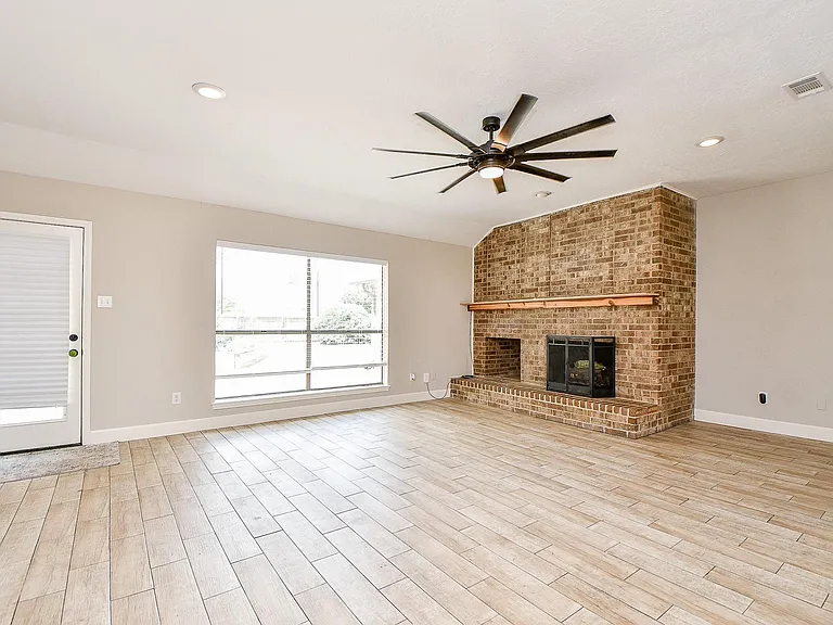 2803 Green Fields Dr — Photo 4