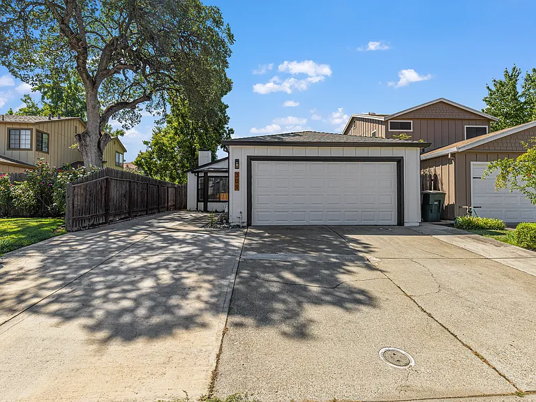 309 Hemphill Way — Photo 2