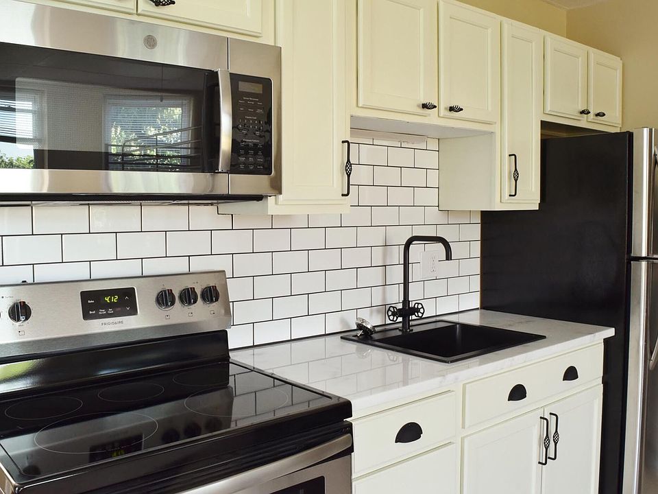 1st image of 739 Burns St APT 9