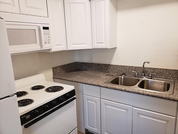 2nd image of 2108 Sunrise Ave APT 3