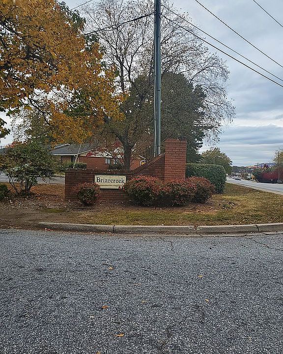 1st image of 22 Briarglen Pl