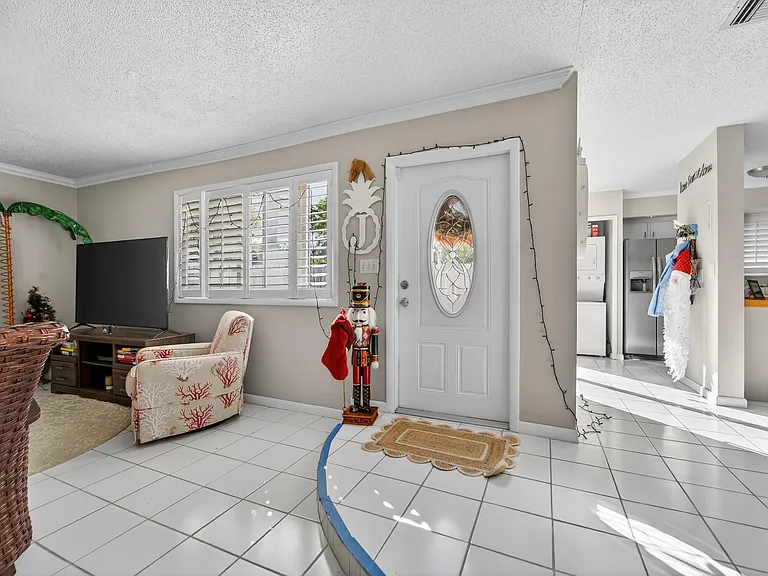 141 E Riverside Dr #10D — Photo 13