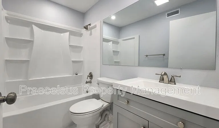 2047 Lakeridge Cir #104 — Photo 14