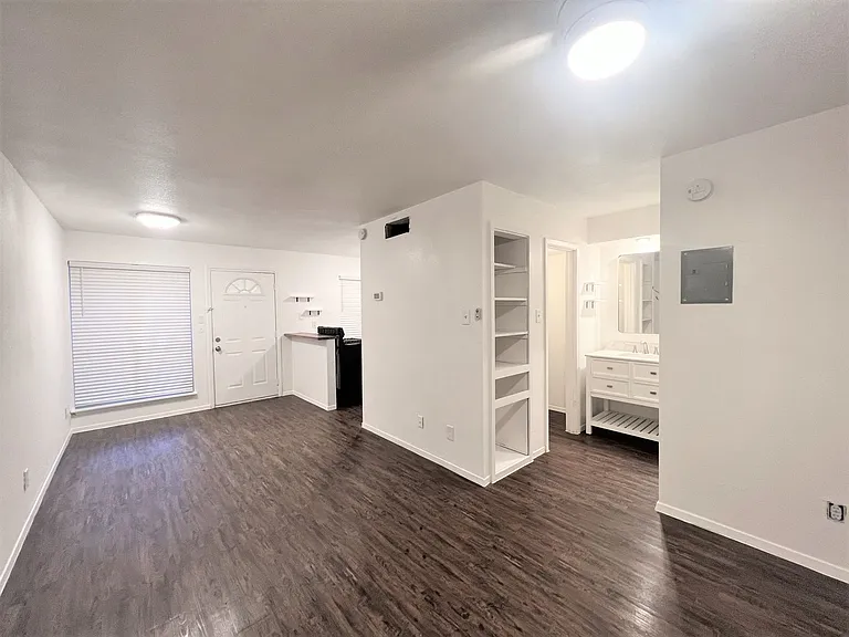 4111 Avenue A — Photo 16