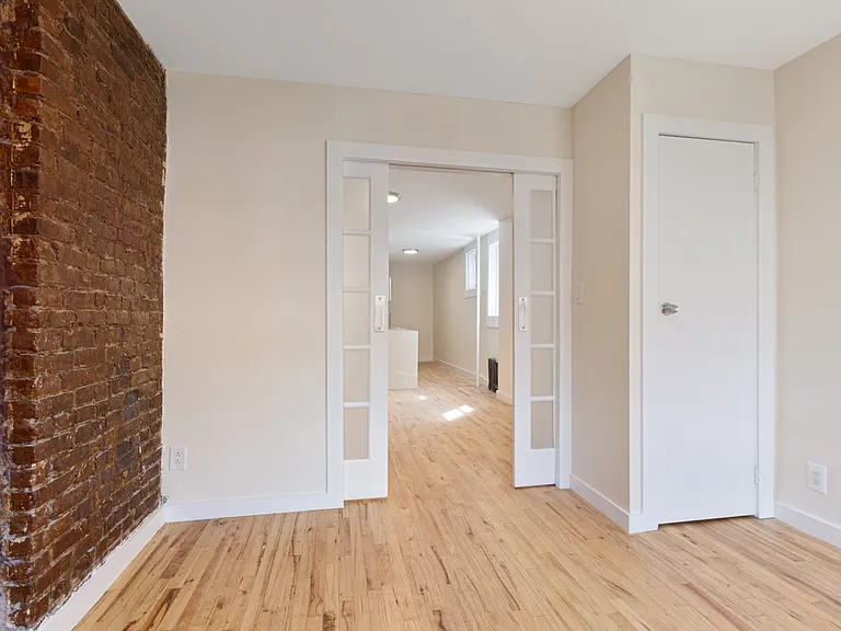 412 E 9th St #14 — Photo 2