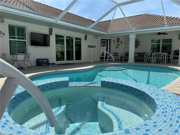 1595 Whispering Oaks Cir, Naples, FL 34110