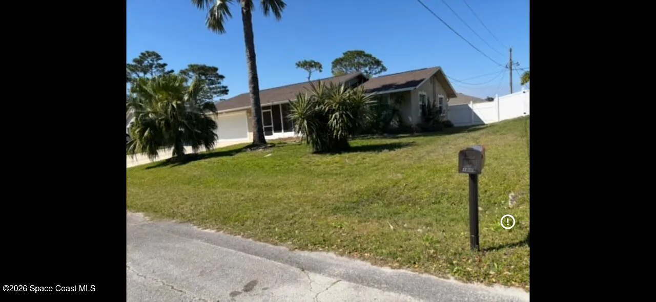 3 bed, 2.0 bath, 1316 sqft, $1,900 — Photo 2