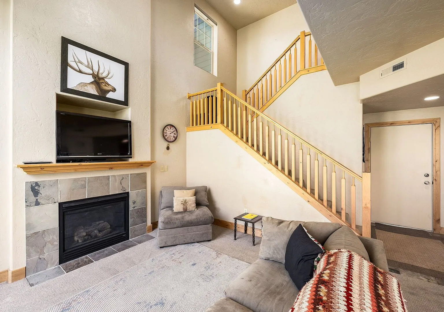 Fully Furnished Fox Point Home — Photo 4