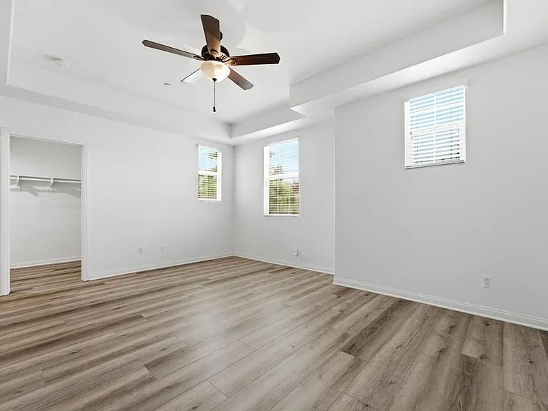 1418 Pershing Rd — Photo 12