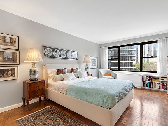 5th image of 166 E 61st St APT 8G