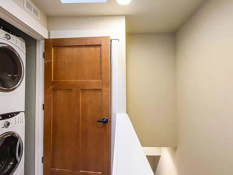 Washer/Dryer on Upper Level