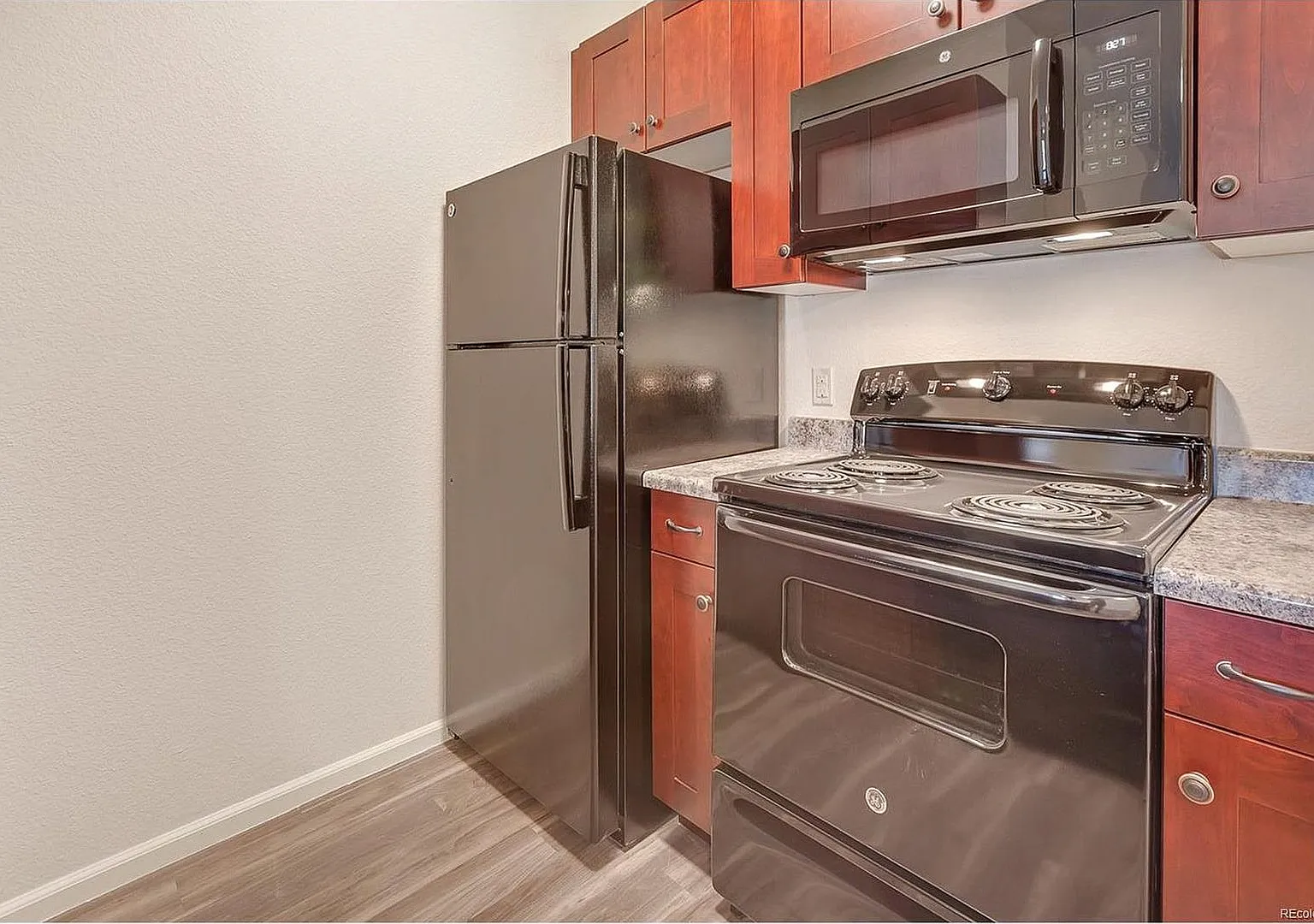 Two Creeks Crossing Apartments — Photo 3