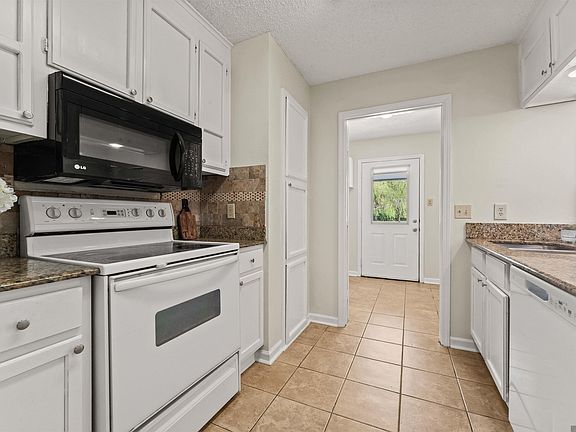 5th image of 7522 Beekman Dr