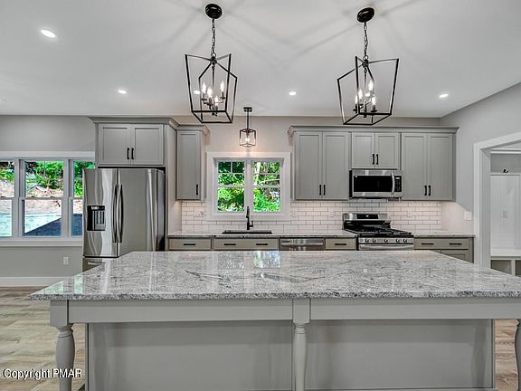 5th image of 165 Westhill Dr
