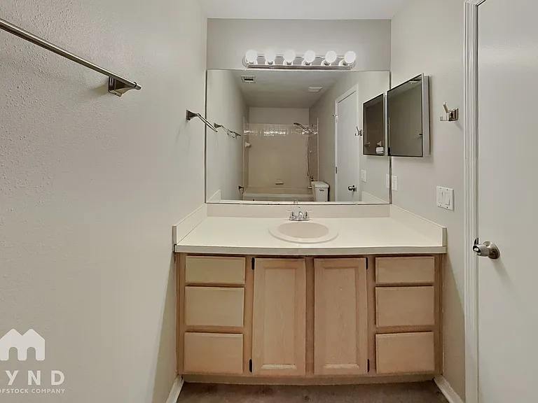 915 River Wind Ave — Photo 9