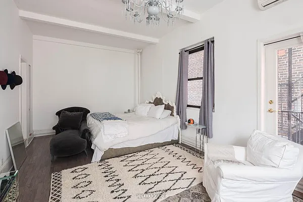 Rented by Town Residential | media 9