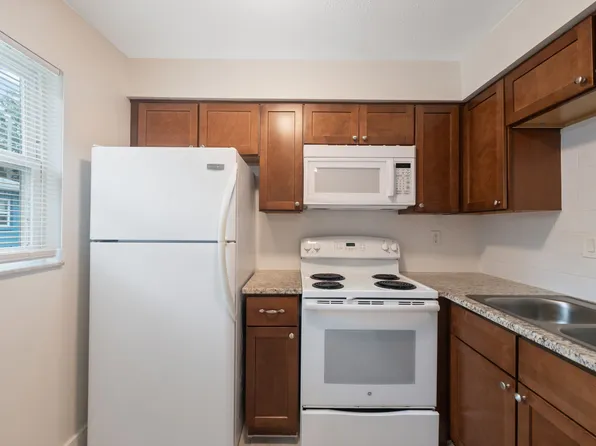 422 New York Ave APT 2, Dunedin, FL 34698