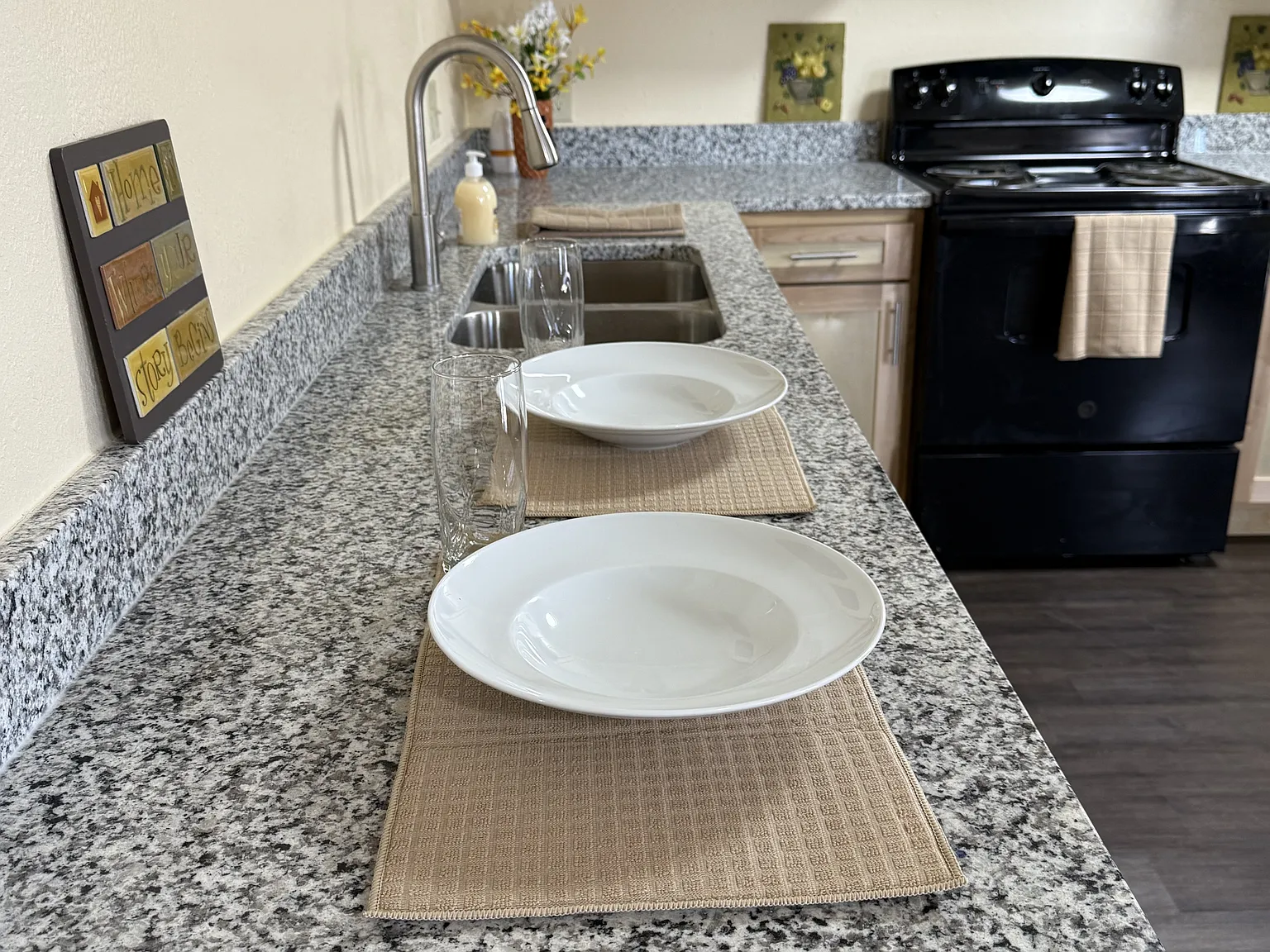 Delmar Place Apartments — Photo 4