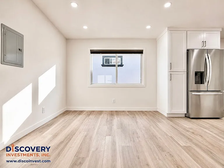 3939 Midvale Ave — Photo 8