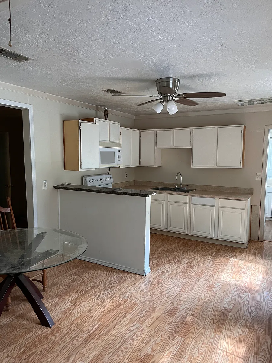 Building Photo - Whitehorse Ln
