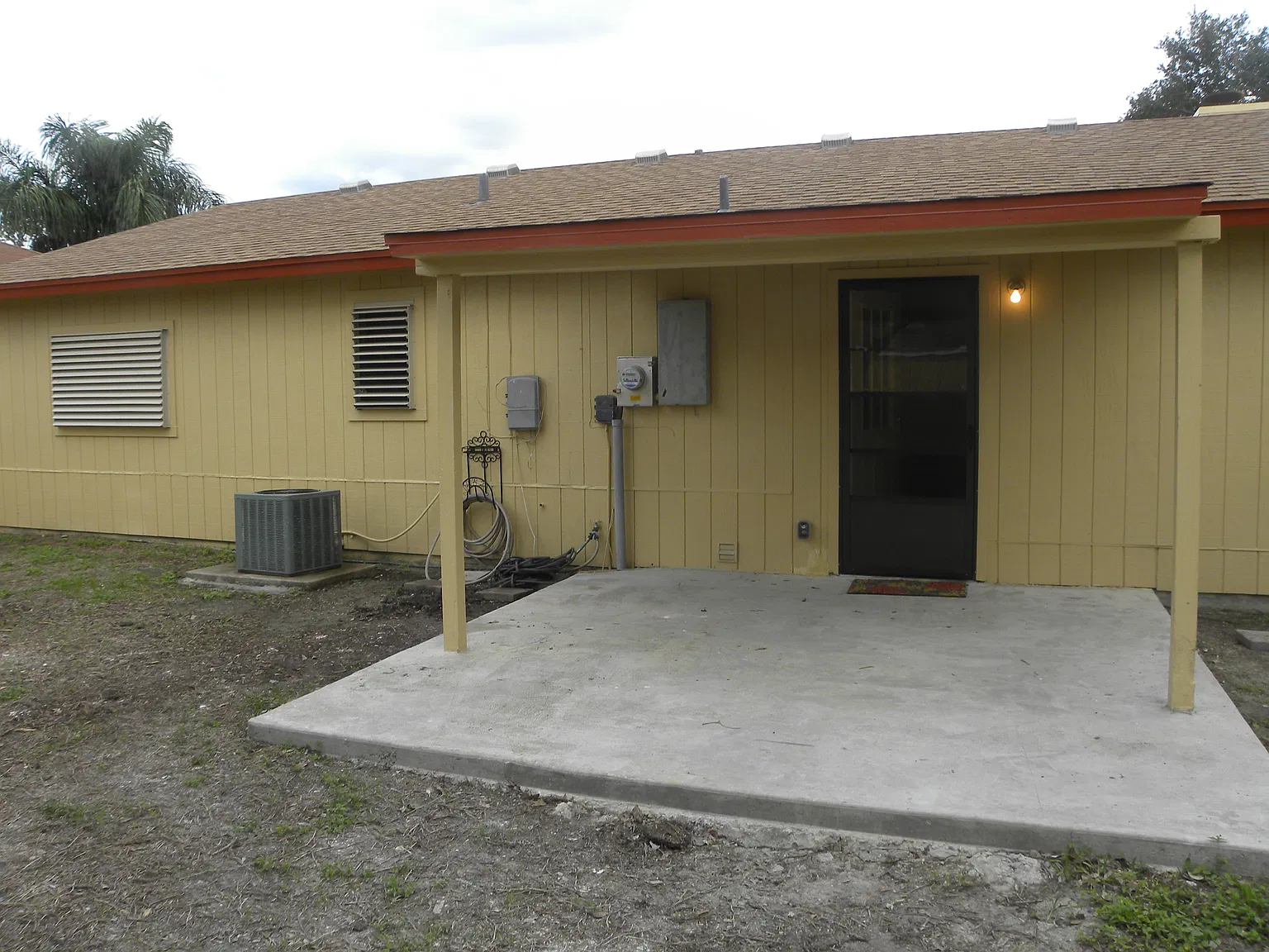 3 bed, 2.0 bath, 1080 sqft, $1,150 — Photo 2