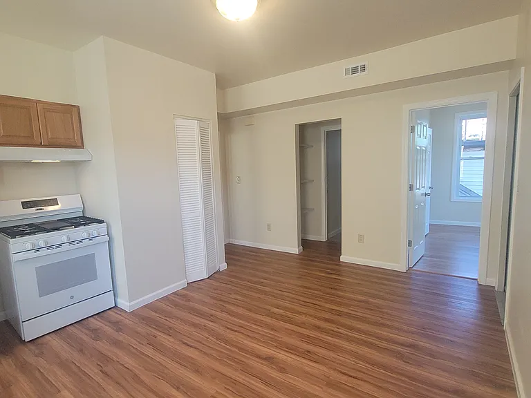 138 Carlisle St #2 — Photo 2