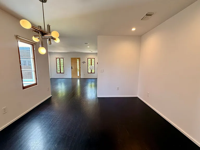 4246 Lexington Ave — Photo 8