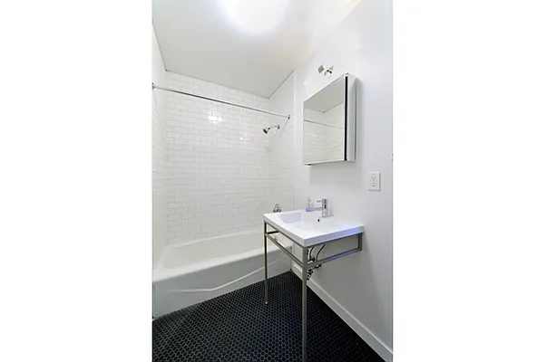 Rented by Aether Property Group | media 29