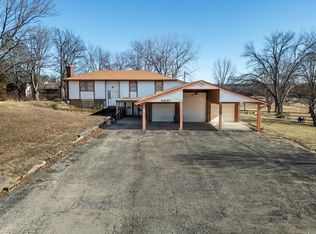 6220 NE Kincaid Rd, Topeka, KS 66617