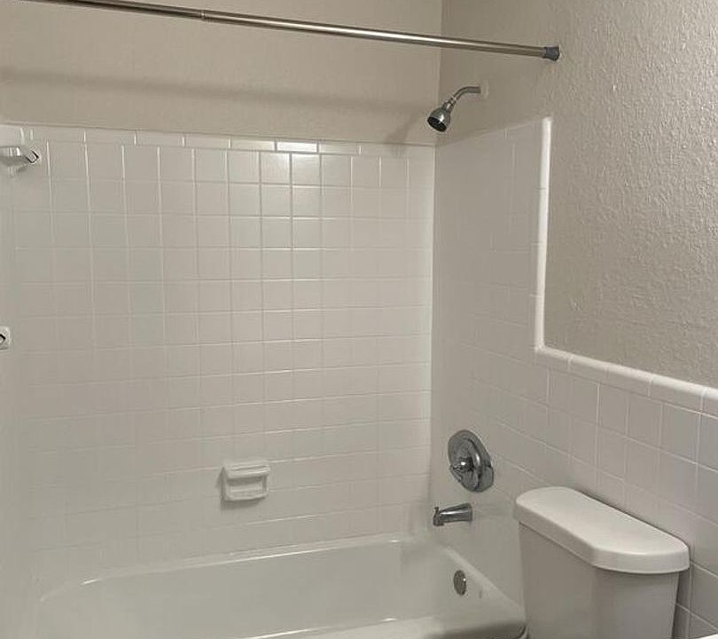 Large Newly Renovated 2 Bedroom Apartments 1596 W Blue Heron Blvd