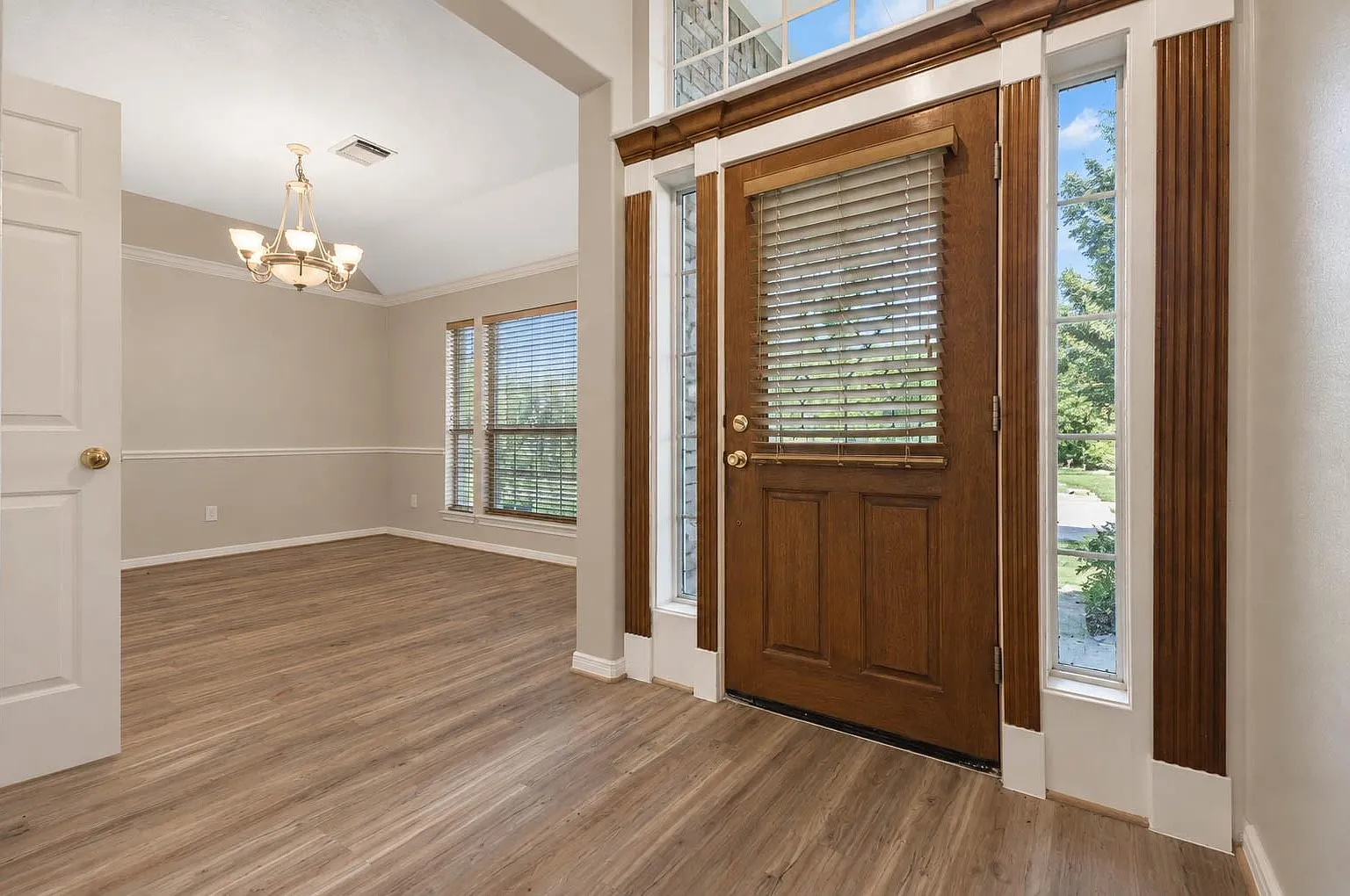 4 bed, 2.0 bath, 2653 sqft, $2,900 — Photo 4